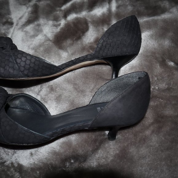 Stuart Weitzman Navy Kitten Heels, Size 7.5 - Picture 3 of 4